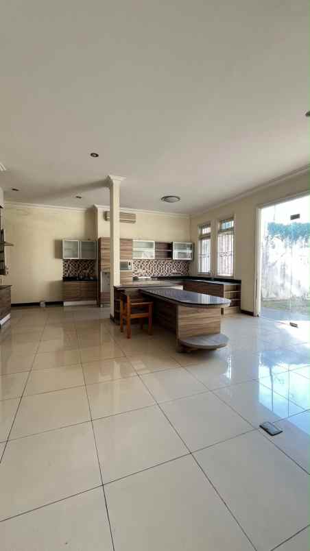 dijual rumah bukit darmo golf