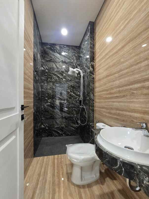 dijual rumah cempaka putih tengah