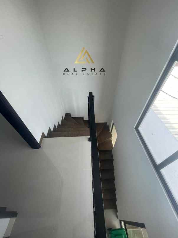 dijual rumah central hills cluster