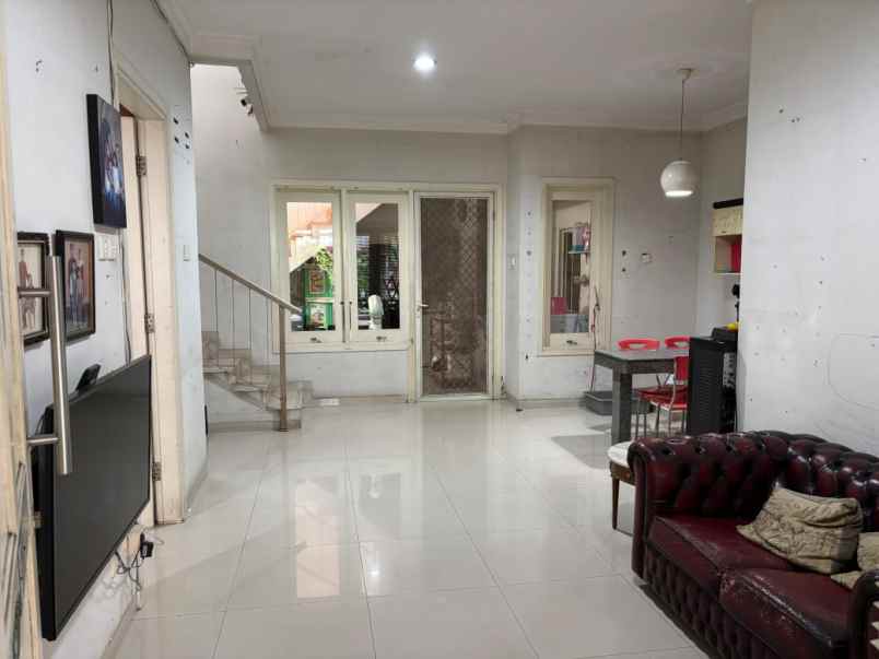 dijual rumah central park ketintang