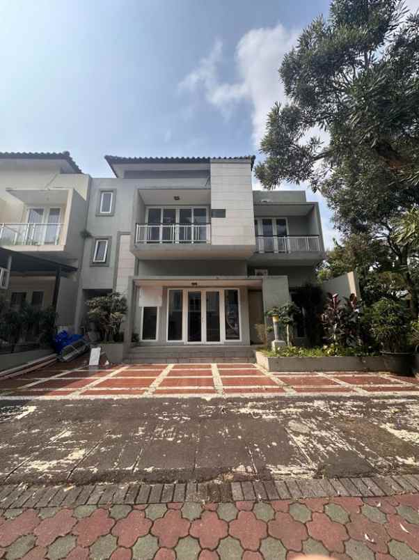 dijual rumah cigadung dago tubagus