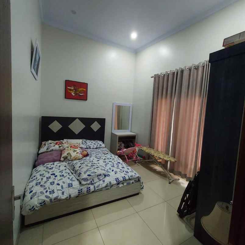 dijual rumah cipageran arsi