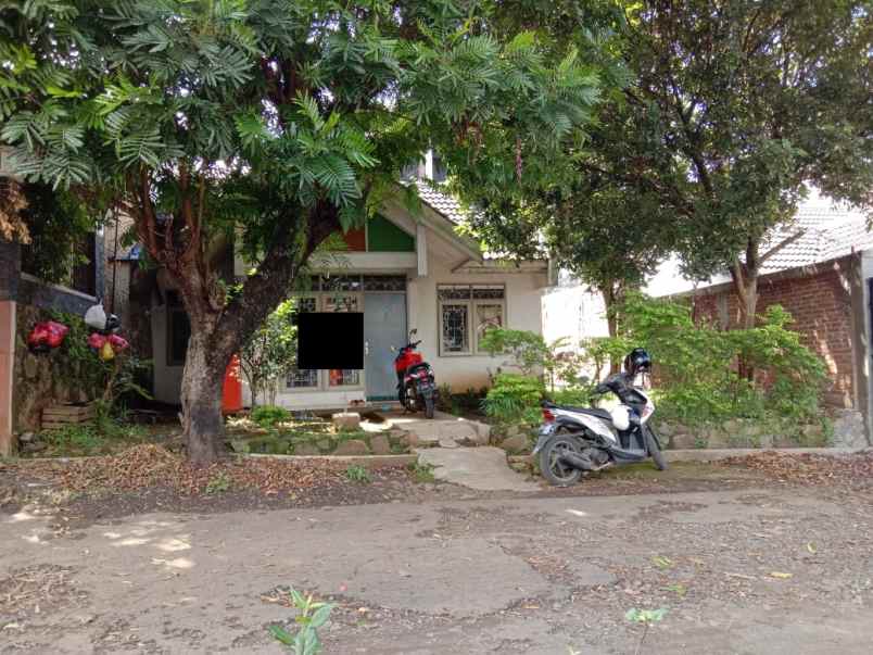 dijual rumah cipageran asri