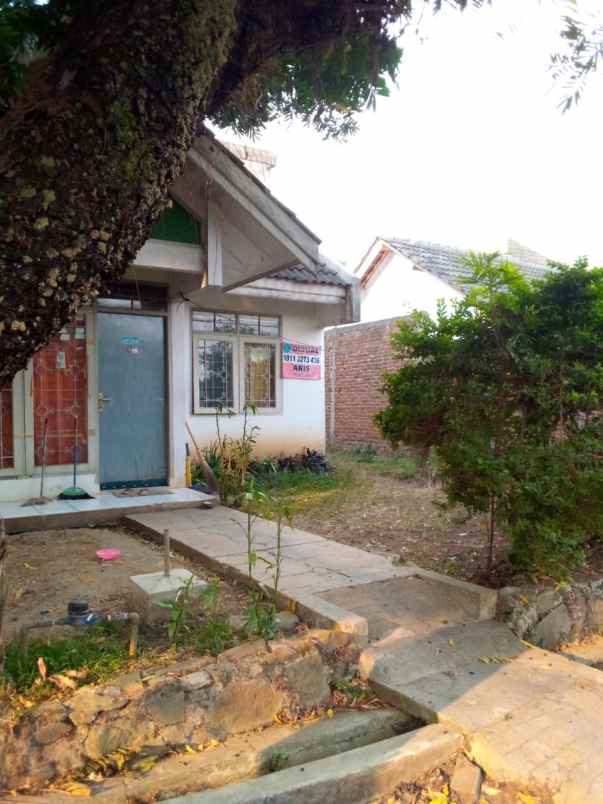 dijual rumah cipageran asri