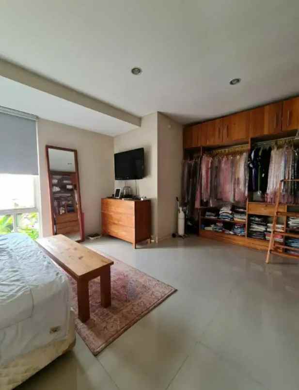 dijual rumah citraland cluster royal