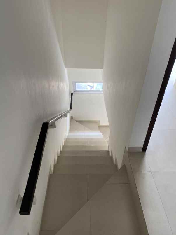 dijual rumah ciwaruga