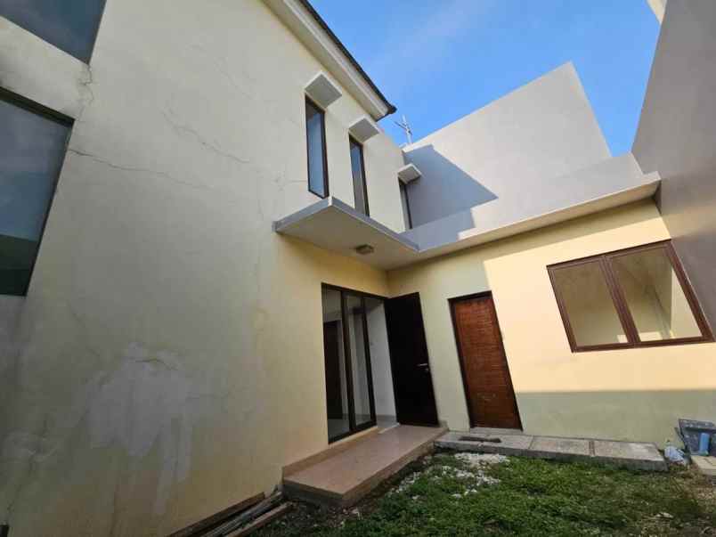 dijual rumah cluster arana harapan indah