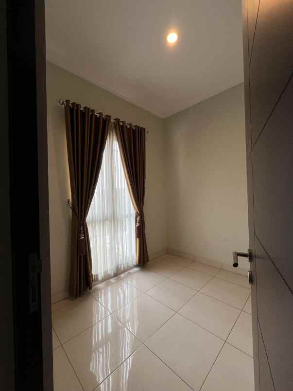 dijual rumah cluster burgundy