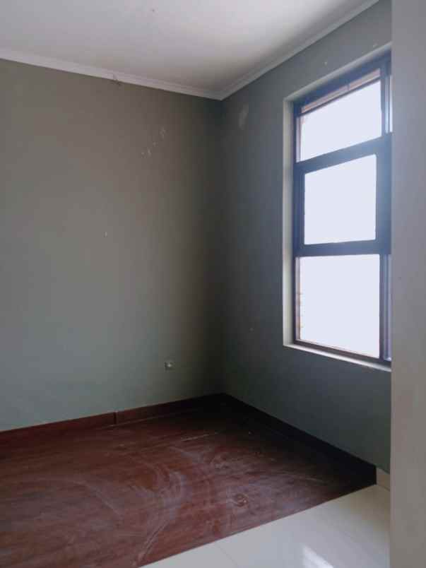 dijual rumah cluster edelweis townhouse