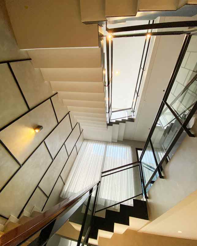 dijual rumah cluster lyndon navapark