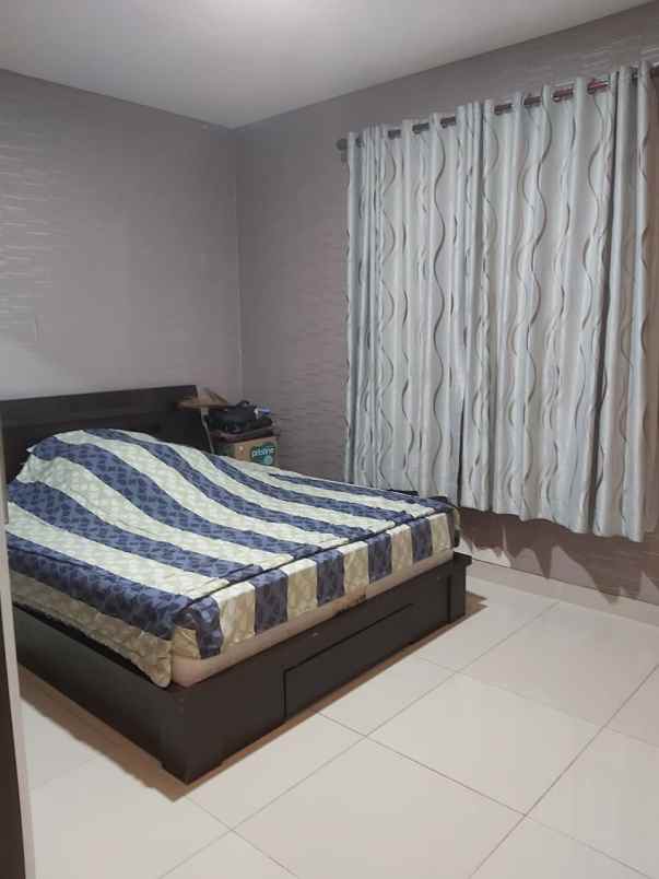 dijual rumah cluster maple summarecon