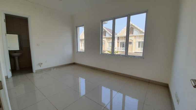 dijual rumah cluster thames jgc