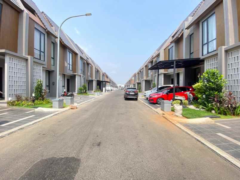 dijual rumah cluster viola summarecon