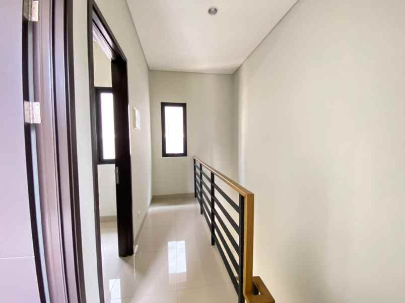 dijual rumah cluster viola summarecon