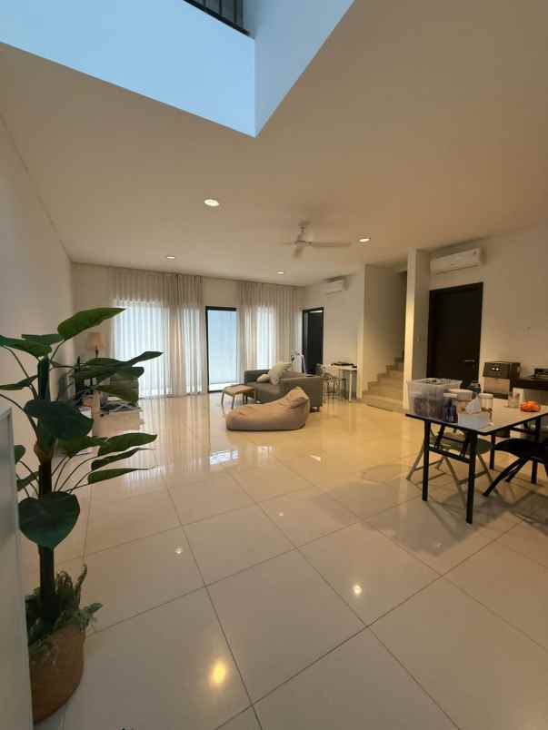 dijual rumah cluster wisteria metland