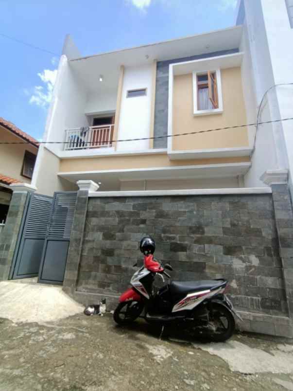 dijual rumah dago