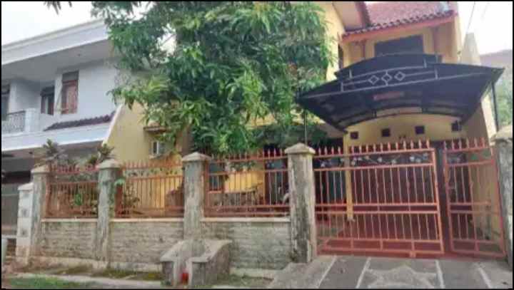 dijual rumah dalam komplek billymoon pondok kelapa