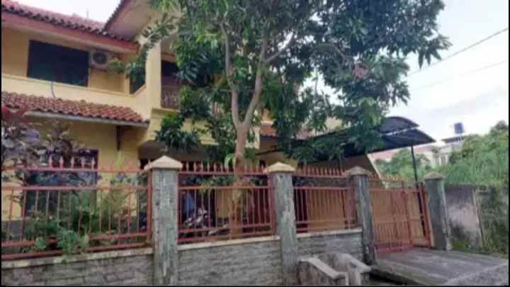 dijual rumah dalam komplek billymoon pondok kelapa