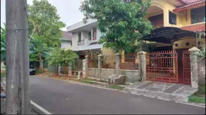 dijual rumah dalam komplek billymoon pondok kelapa