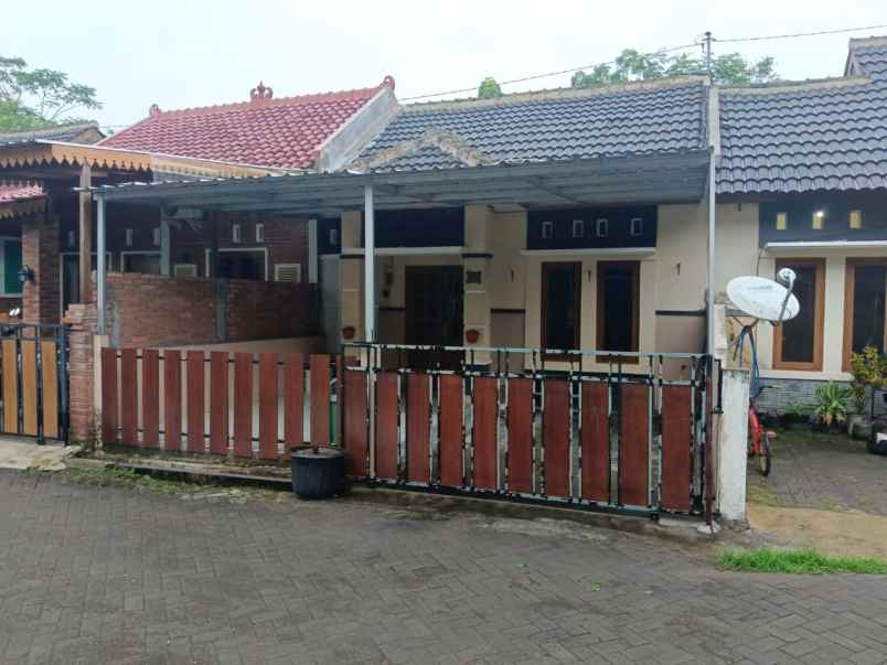 dijual rumah dalam perumahan