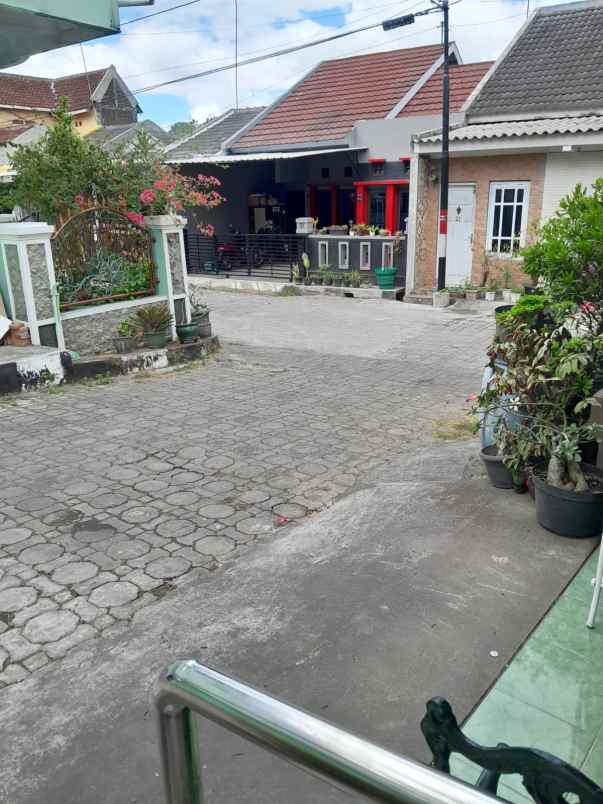 dijual rumah dalam perumahan dekat kampus umy