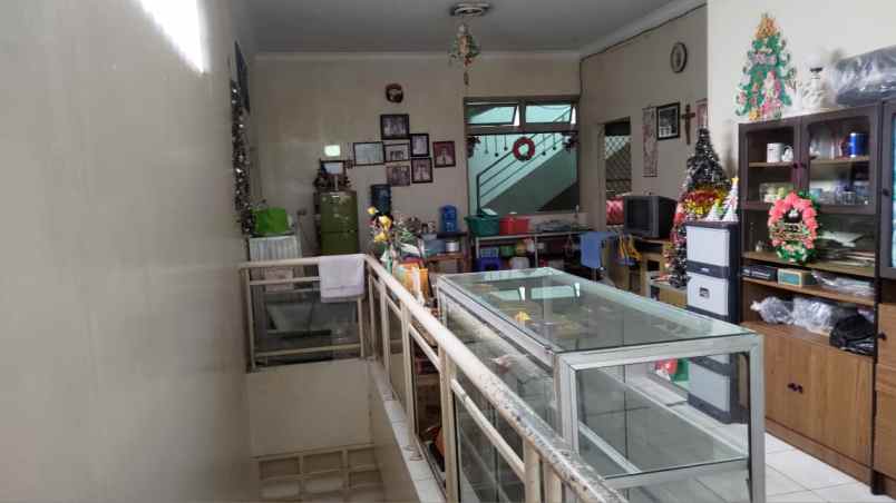 dijual rumah dan tempat usaha