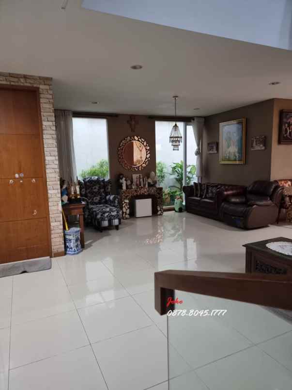 dijual rumah dekat bukit golf