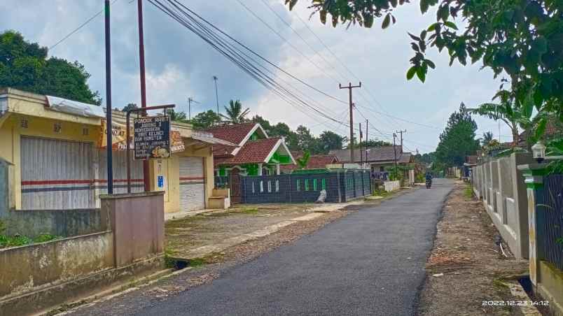 dijual rumah desa curugrendeng