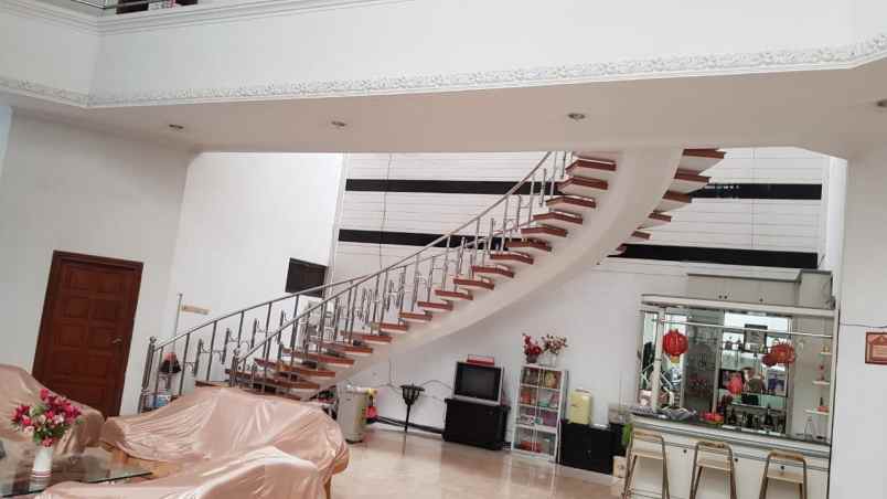 dijual rumah dharmahusada indah