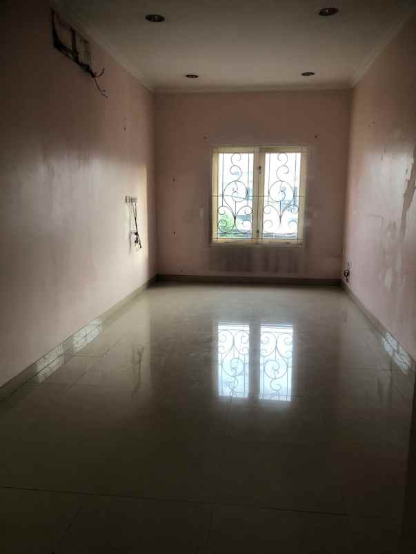 dijual rumah di daan mogot baru jakarta barat shm