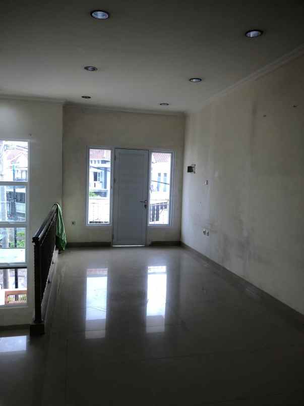 dijual rumah di daan mogot baru jakarta barat shm