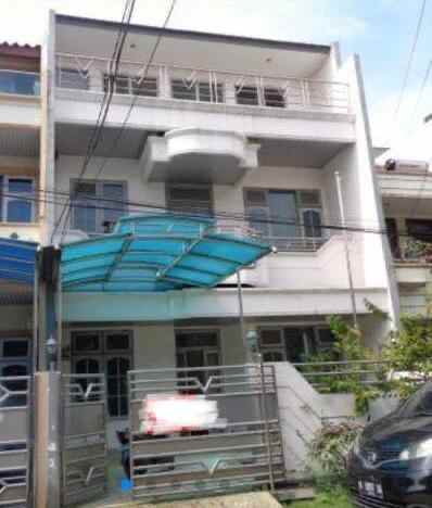 dijual rumah di green garden jakarta barat shm