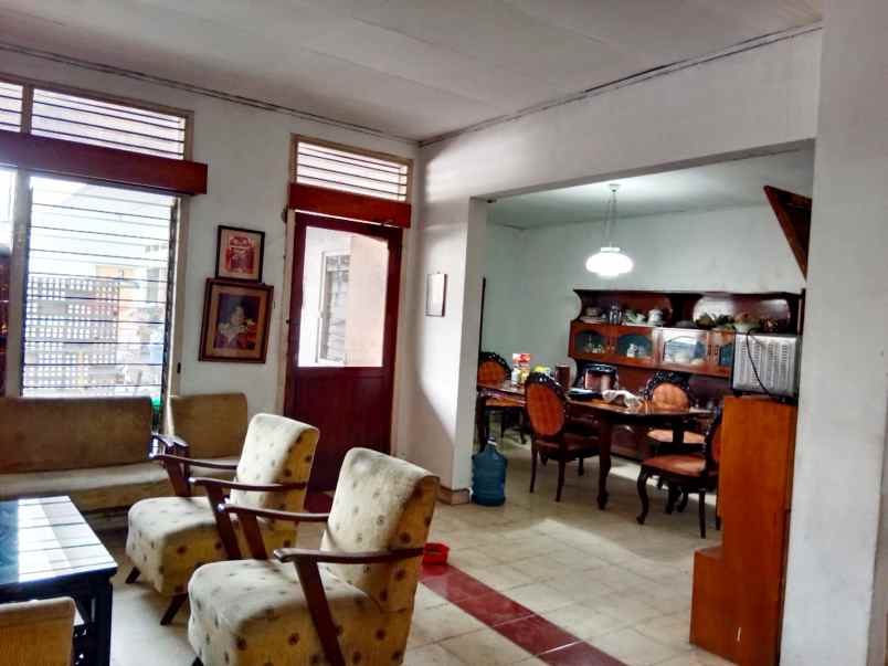 dijual rumah di jalan comal surabaya pusat