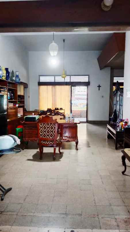 dijual rumah di jalan comal surabaya pusat