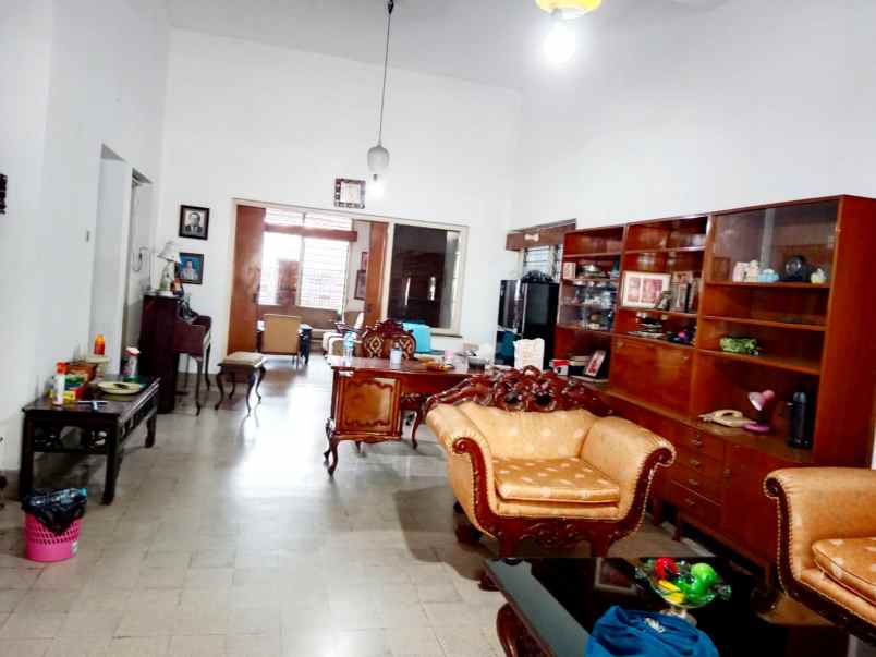 dijual rumah di jalan comal surabaya pusat