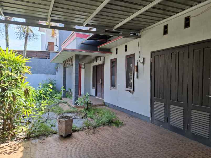 dijual rumah di perumahan griya mangli indah jember