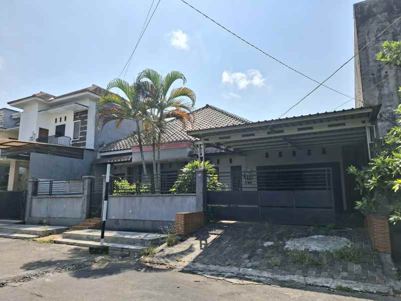 dijual rumah di perumahan griya mangli indah jember