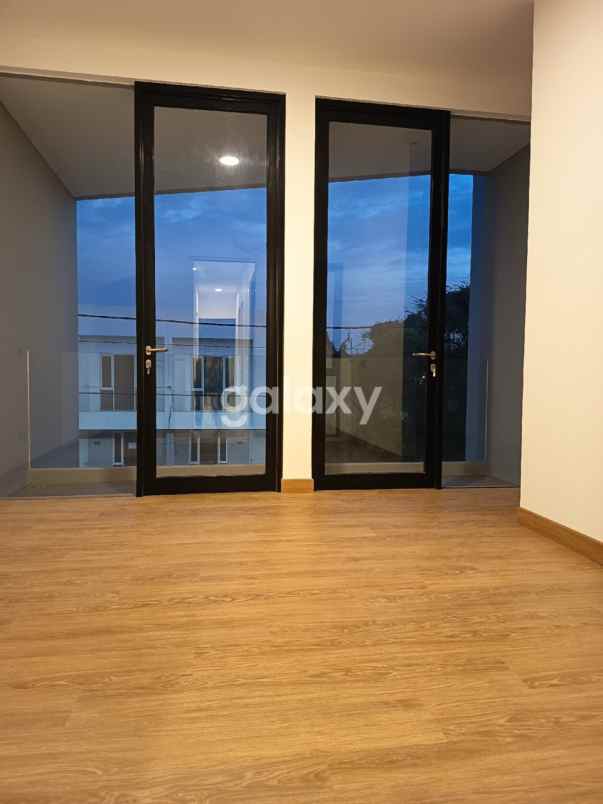 dijual rumah dian istana