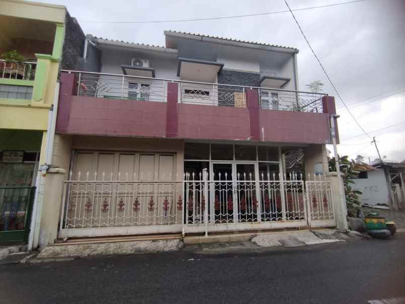 dijual rumah dijual rumah di jl giyanti