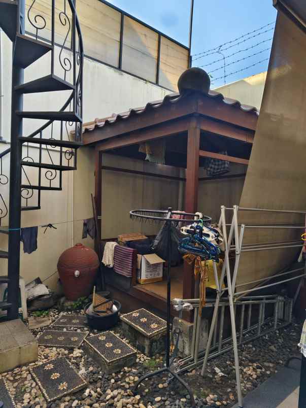 dijual rumah dijual rumah strategis jl