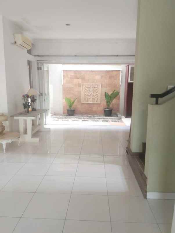 dijual rumah emerald bintaro