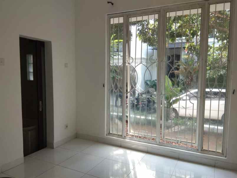 dijual rumah emerald bintaro