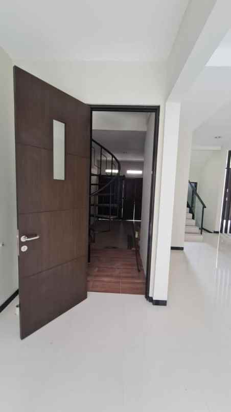 dijual rumah galaxy bumi permai