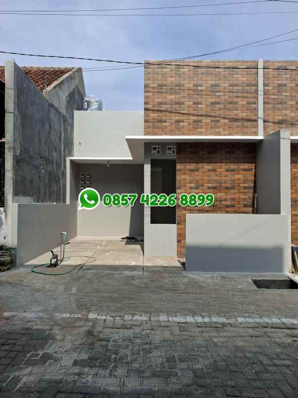 dijual rumah grafika raya