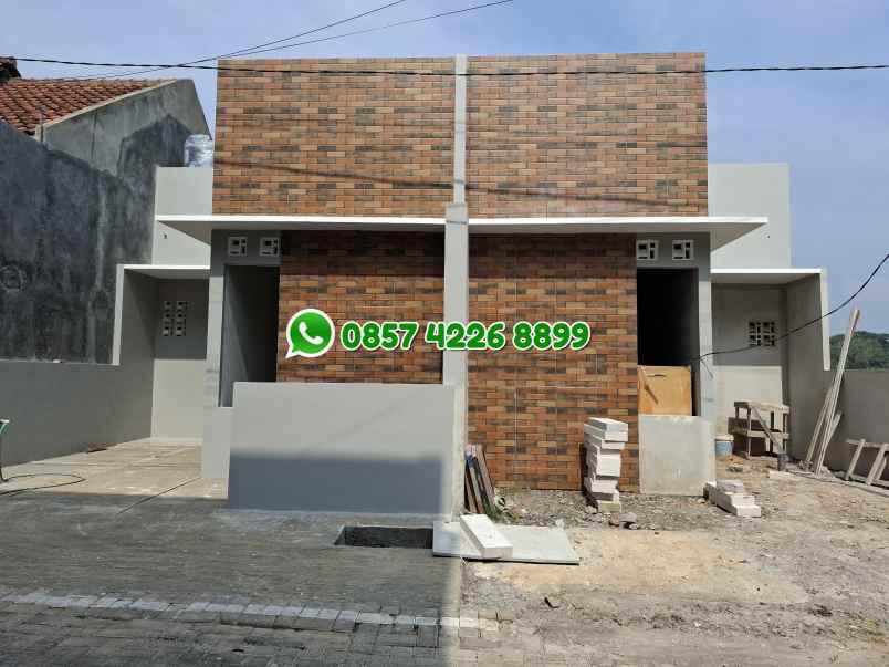 dijual rumah grafika raya