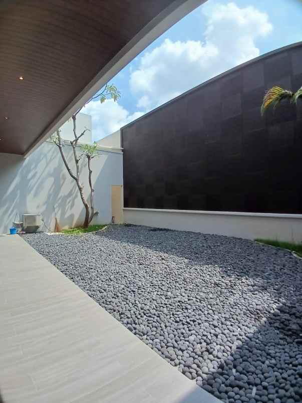 dijual rumah graha famili blok n