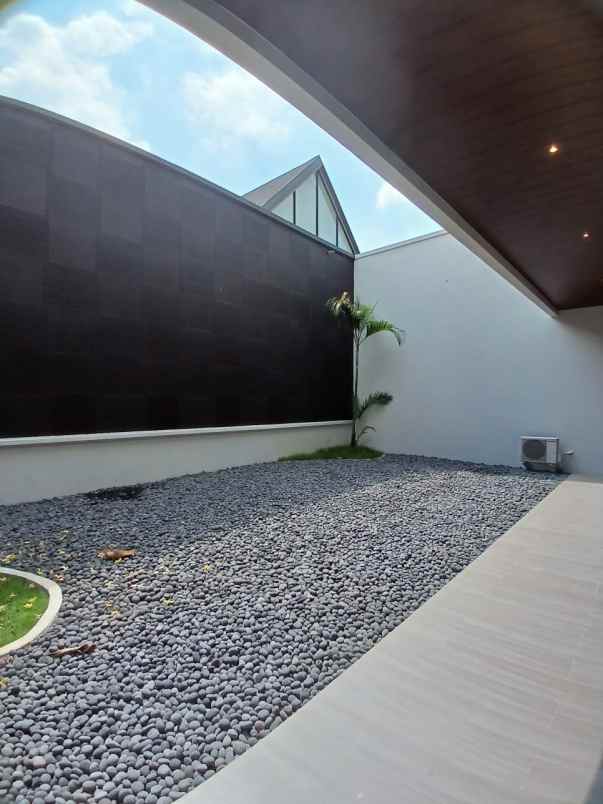 dijual rumah graha famili blok n