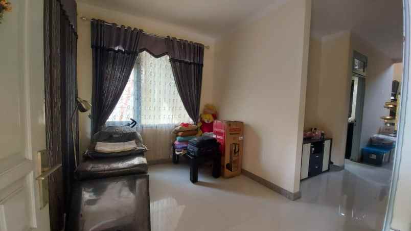 dijual rumah graha familil