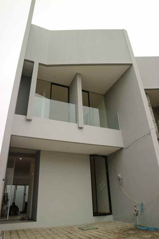 dijual rumah graha green garden dian istana