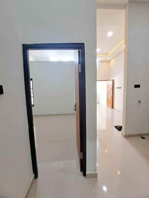 dijual rumah graha indah medokan ayu